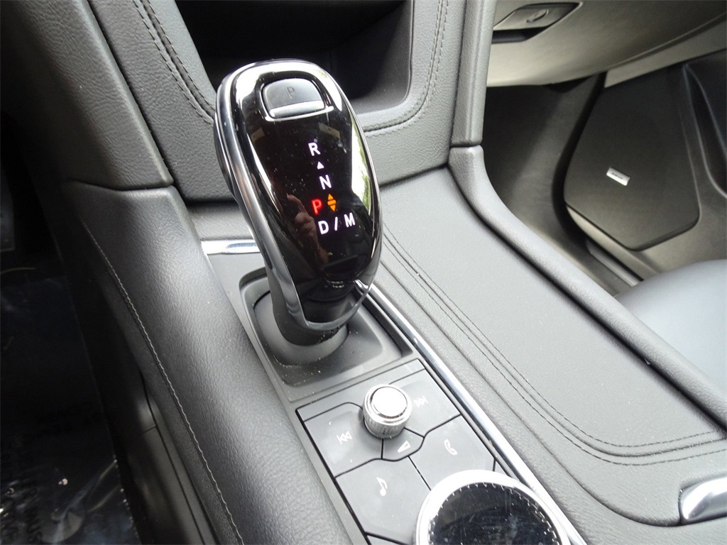 Vehicle image 16 of 22