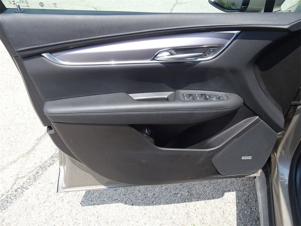 Vehicle image 9 of 22
