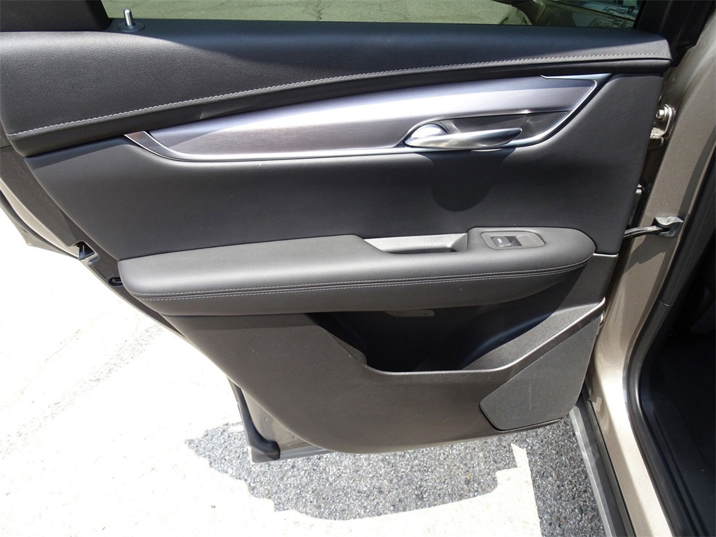 Vehicle image 15 of 22