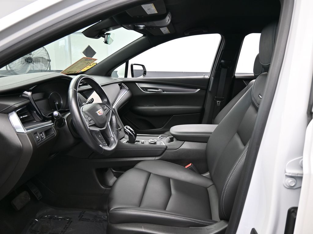 Vehicle image 34 of 71