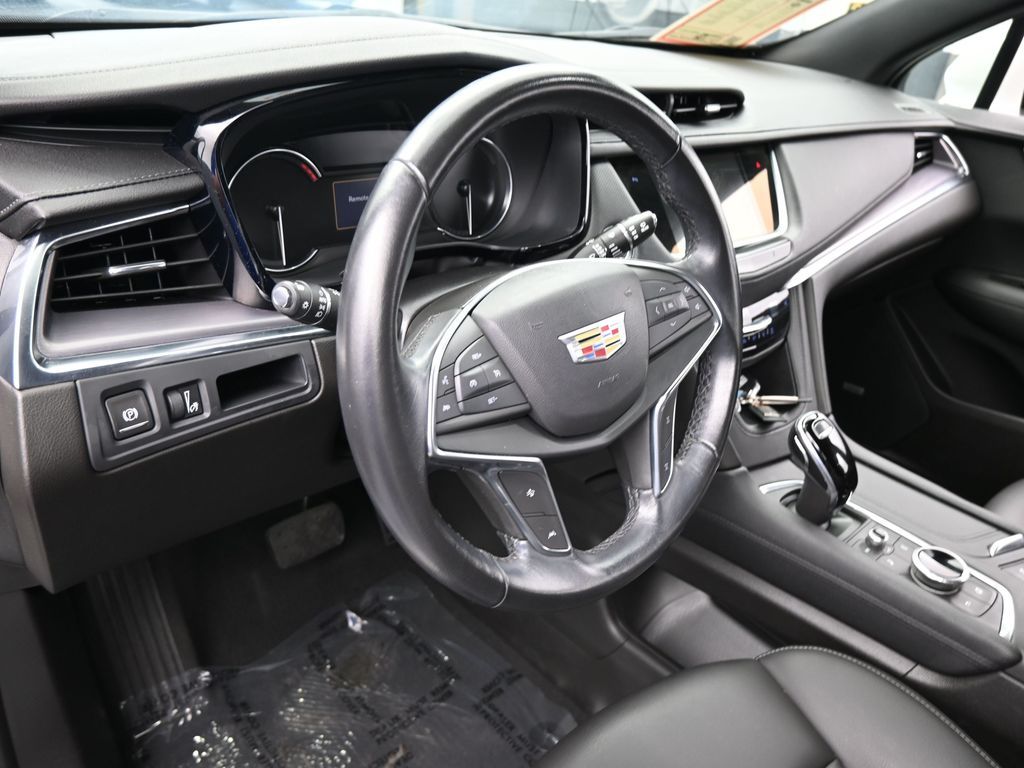 Vehicle image 33 of 71