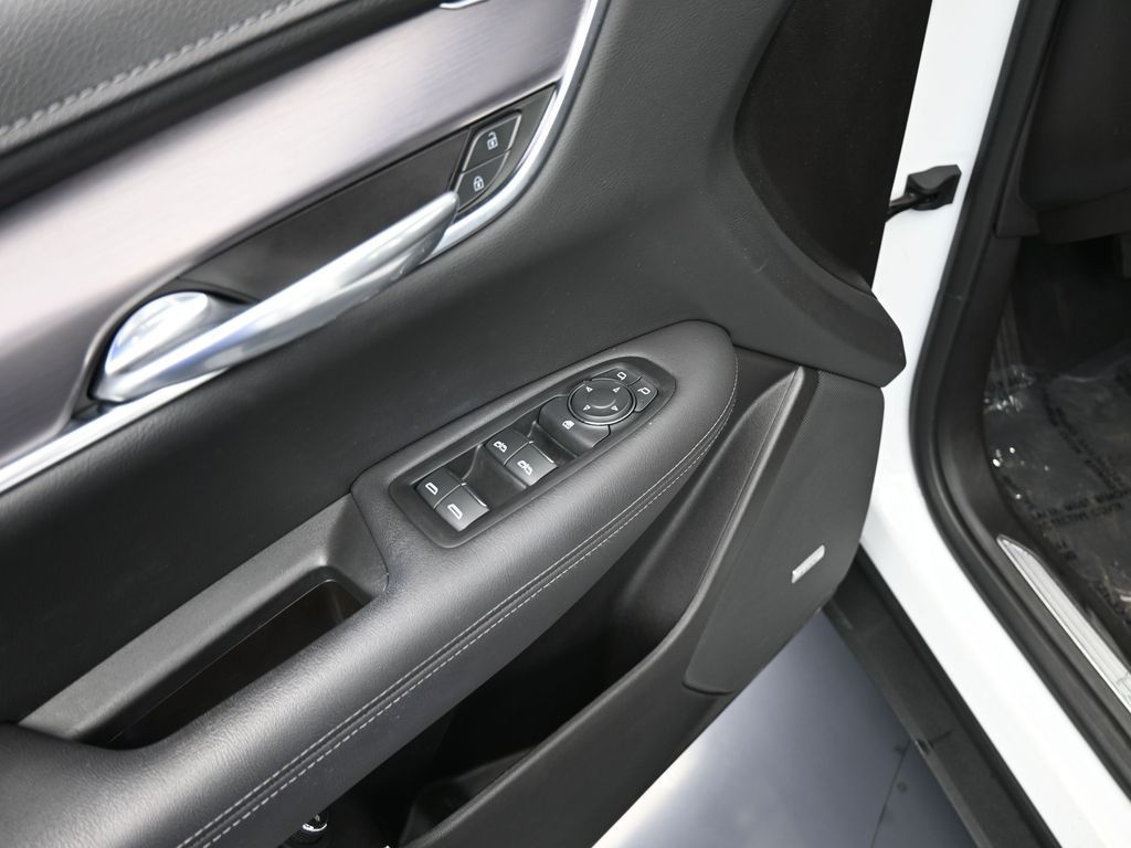 Vehicle image 36 of 71