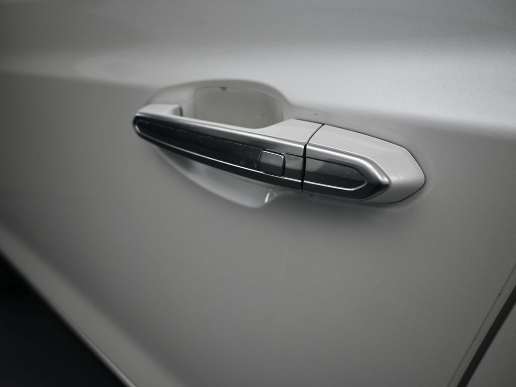 Vehicle image 56 of 71