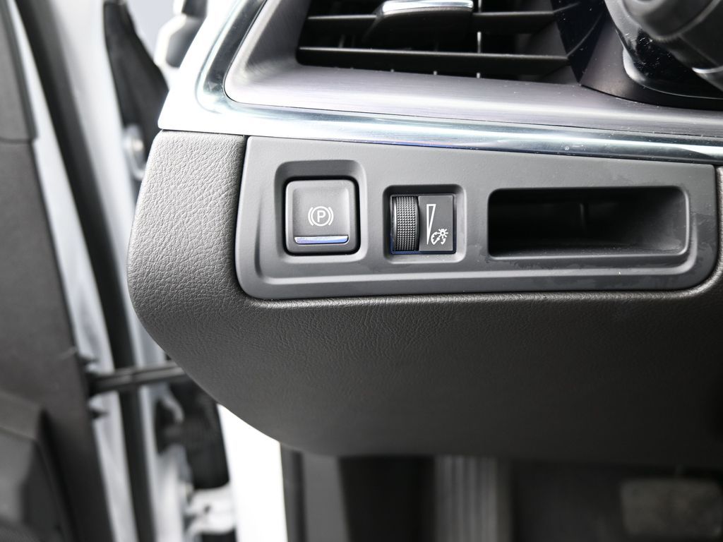 Vehicle image 55 of 71