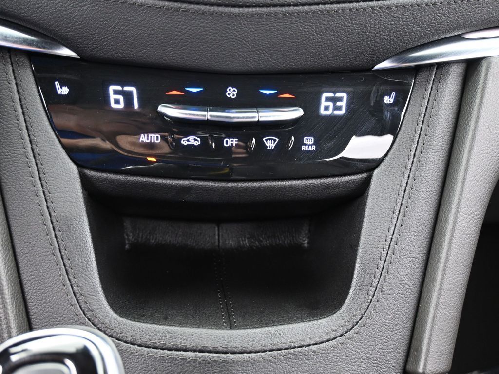 Vehicle image 47 of 71