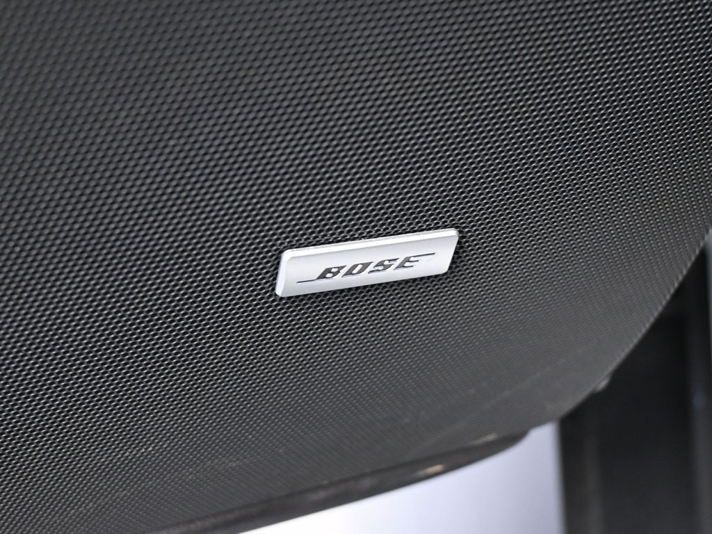Vehicle image 37 of 71