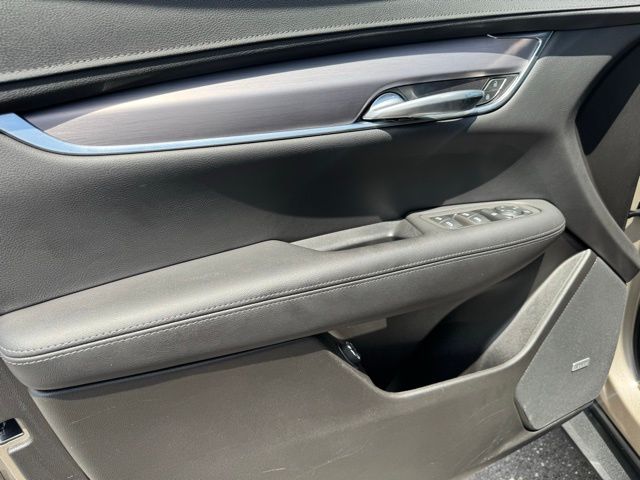 Vehicle image 20 of 22