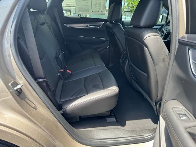 Vehicle image 10 of 22