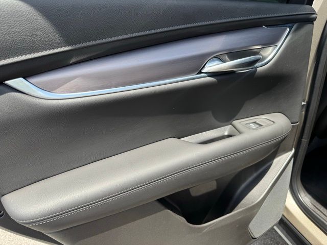 Vehicle image 19 of 22