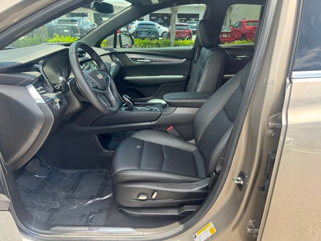 Vehicle image 14 of 22