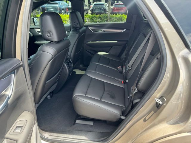 Vehicle image 12 of 22