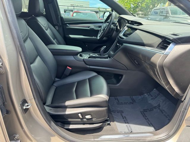 Vehicle image 13 of 22
