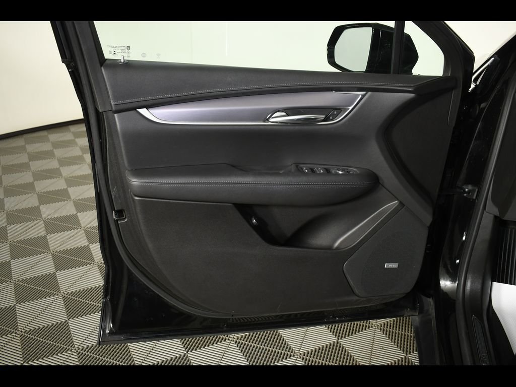 Vehicle image 19 of 27
