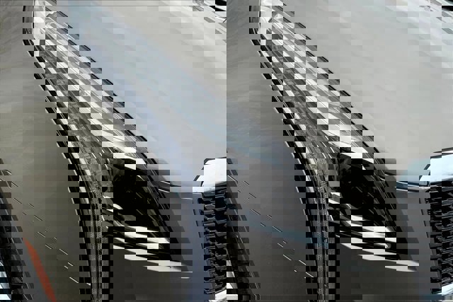 Vehicle image 27 of 31