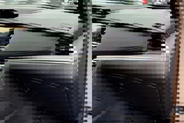 Vehicle image 16 of 31
