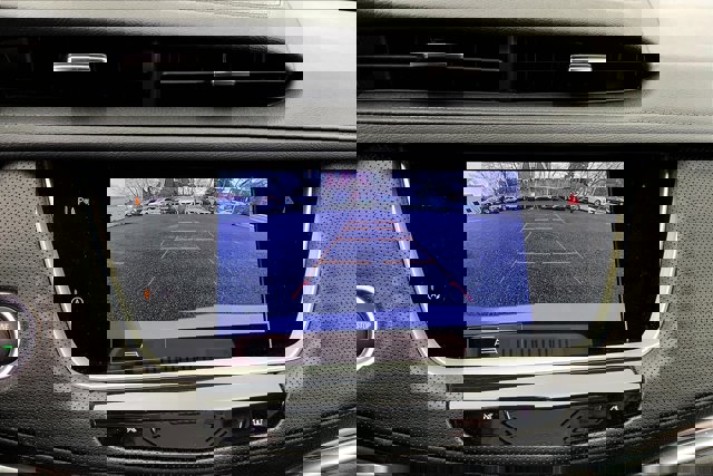 Vehicle image 21 of 31