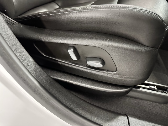 Vehicle image 24 of 29