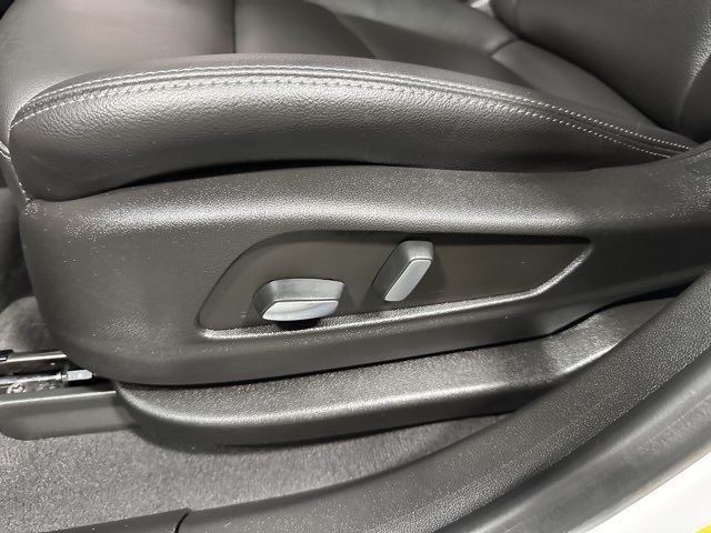 Vehicle image 22 of 29