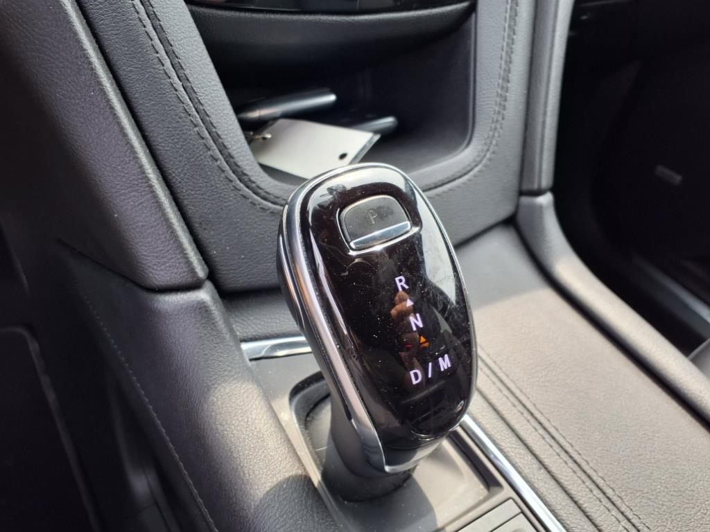 Vehicle image 27 of 31