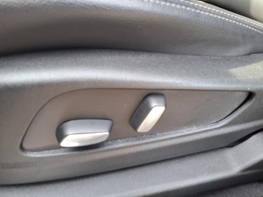 Vehicle image 21 of 31