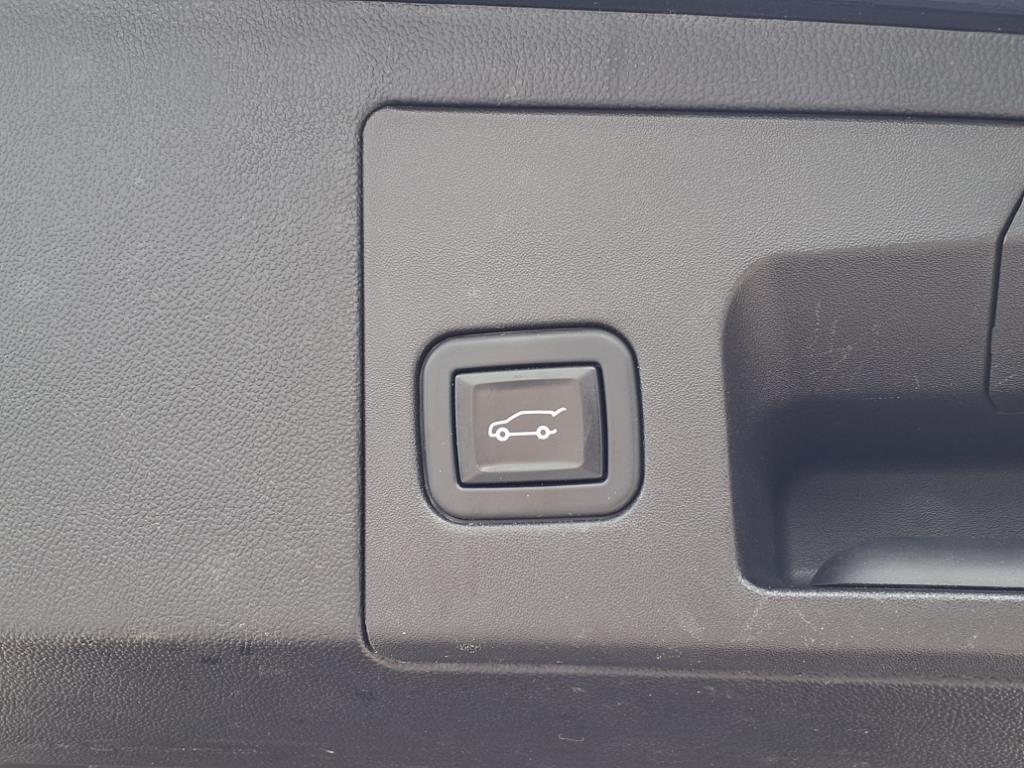 Vehicle image 14 of 31