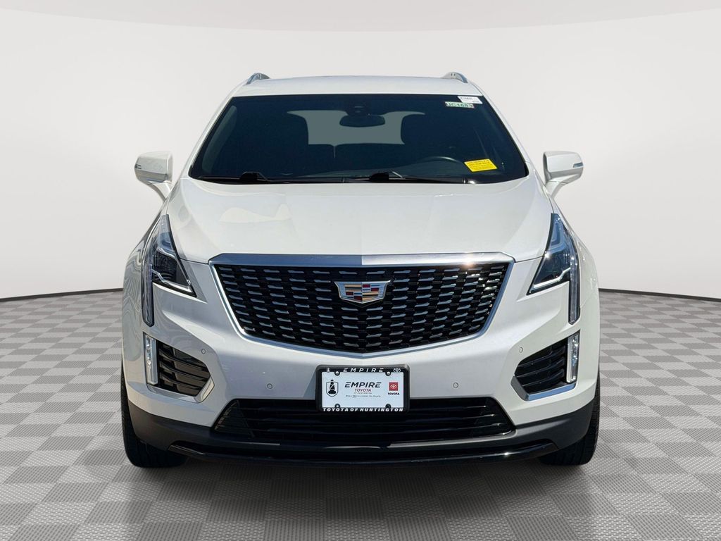 2022 Cadillac XT5 Luxury Image 2 of 40