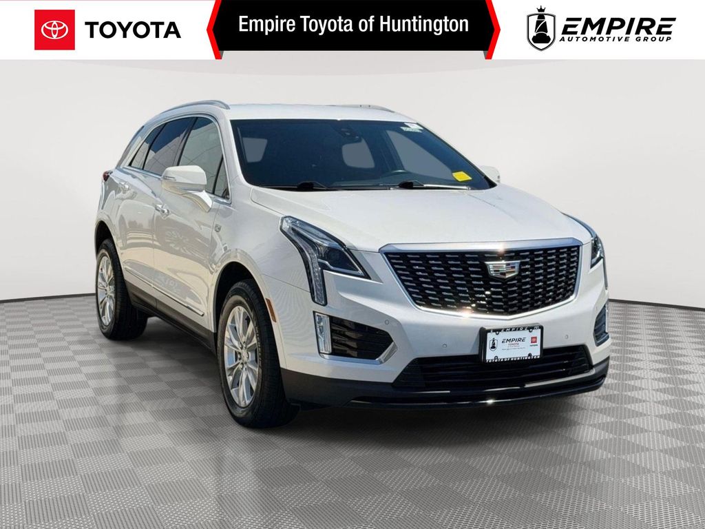 2022 Cadillac XT5 Luxury Image 3 of 40