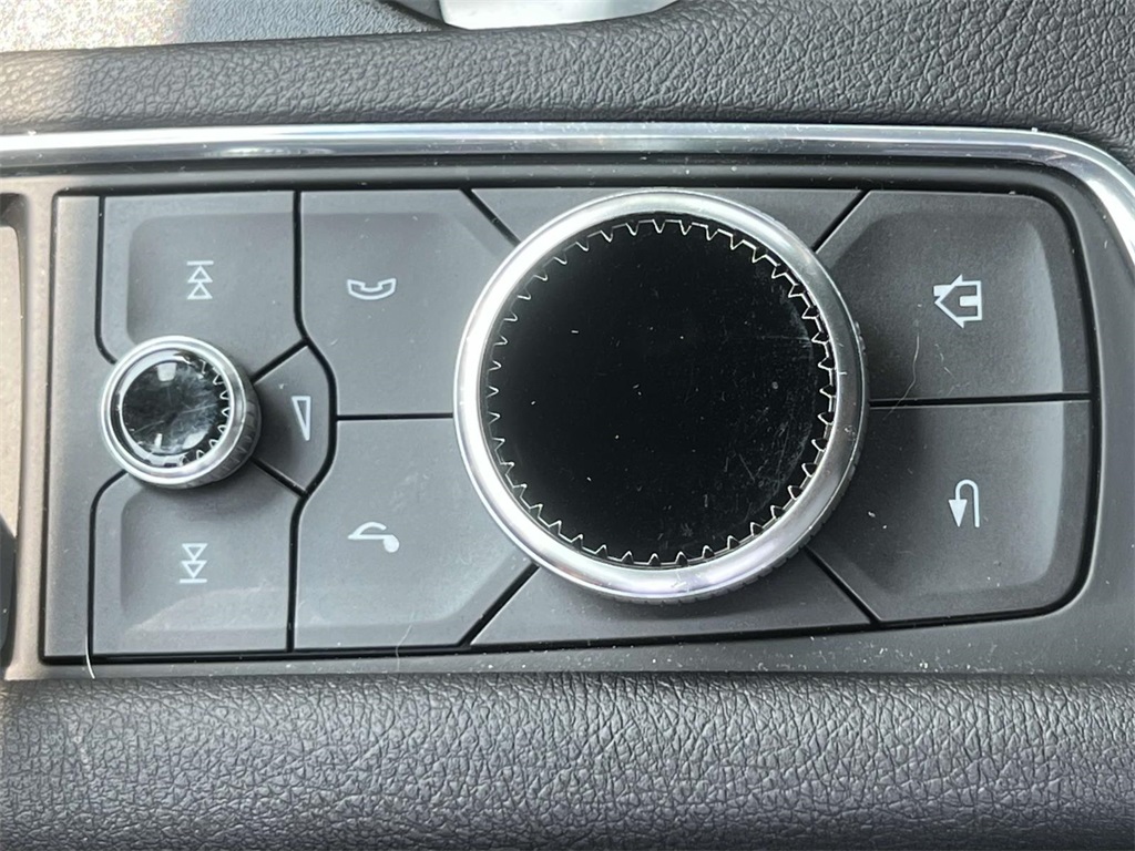 Vehicle image 31 of 41