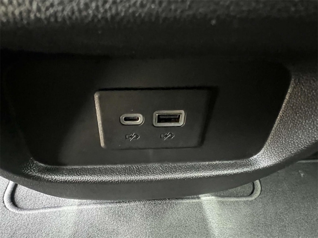 Vehicle image 18 of 41