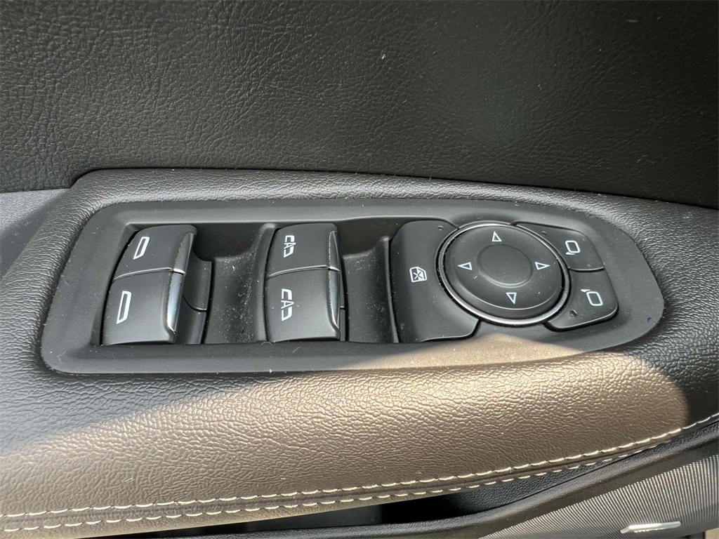 Vehicle image 21 of 41
