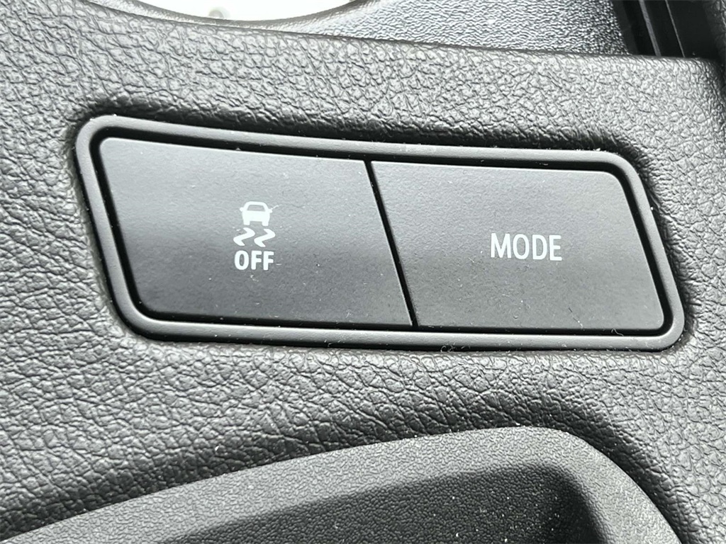 Vehicle image 32 of 41