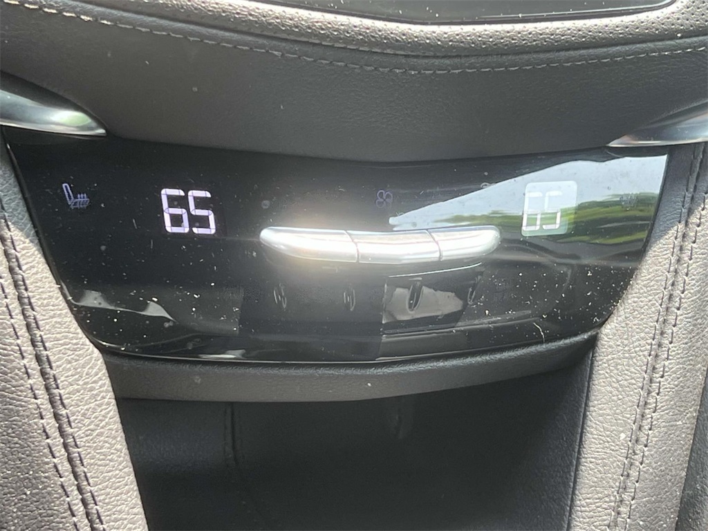 Vehicle image 28 of 41