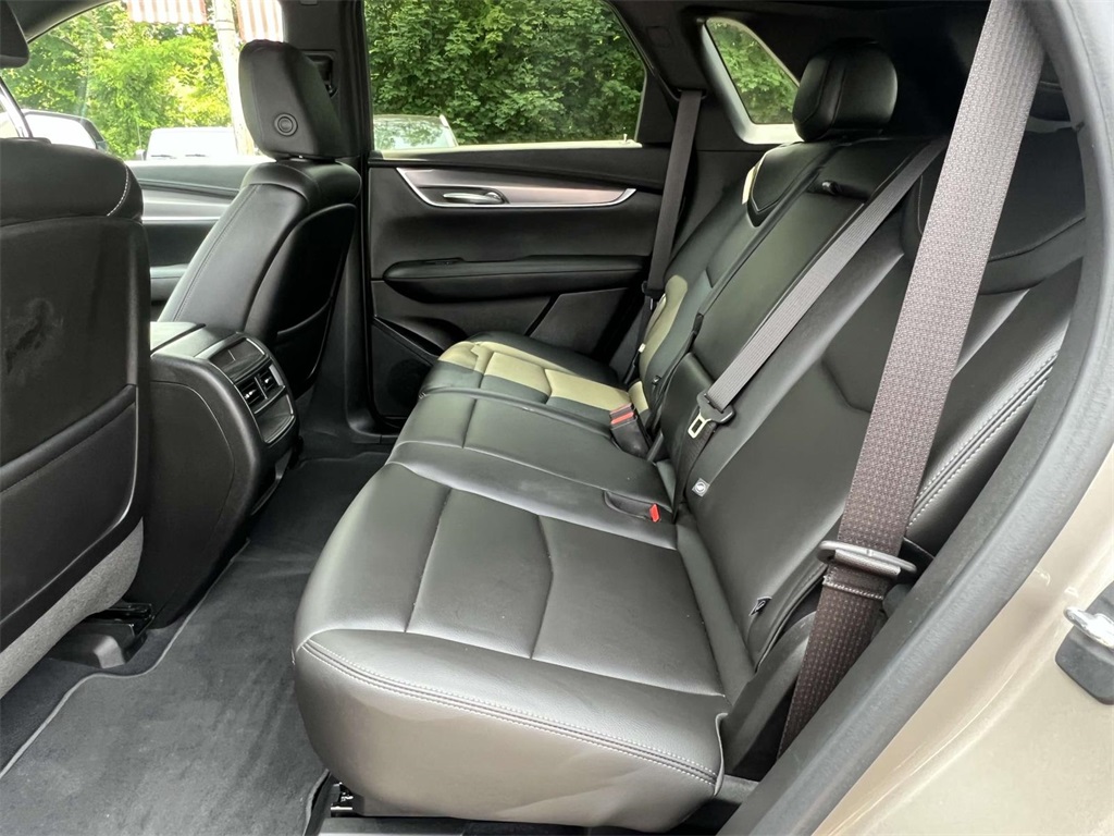Vehicle image 17 of 41