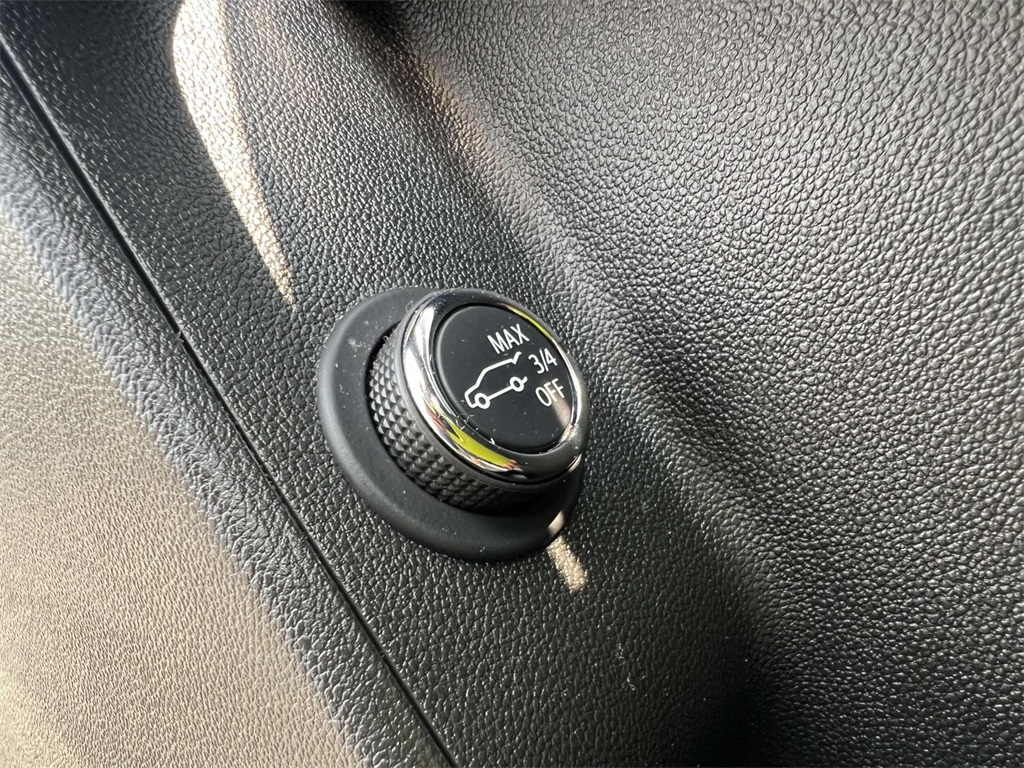 Vehicle image 22 of 41