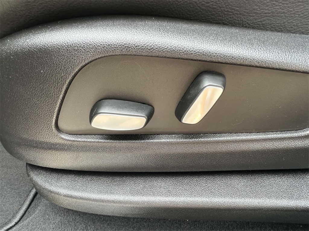 Vehicle image 24 of 41
