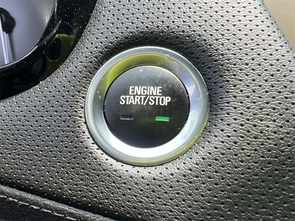 Vehicle image 33 of 41