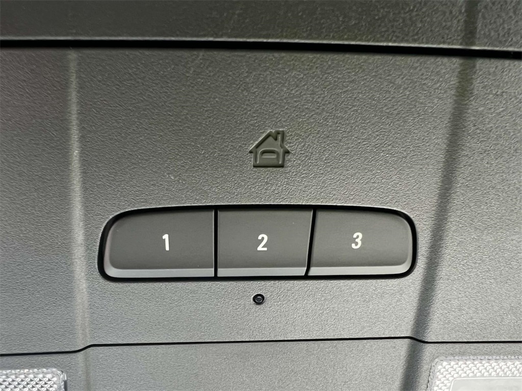 Vehicle image 39 of 41
