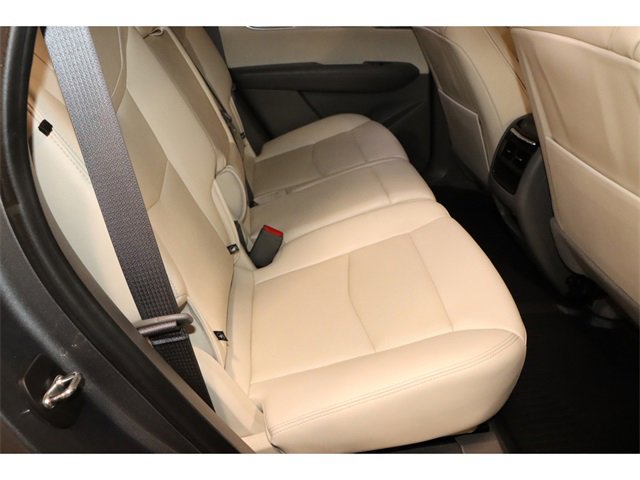 Vehicle image 25 of 31