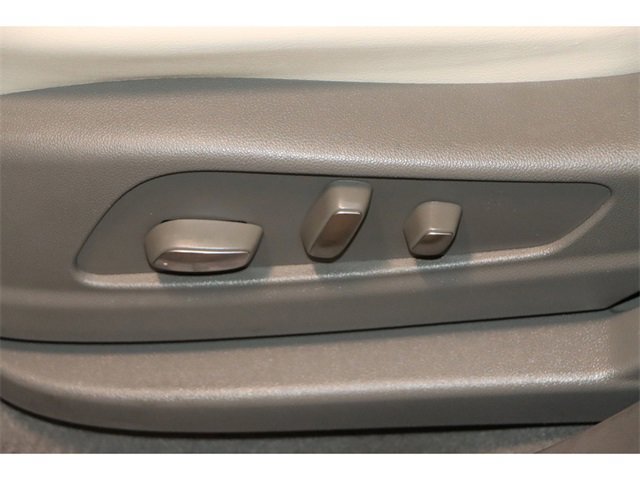 Vehicle image 21 of 31