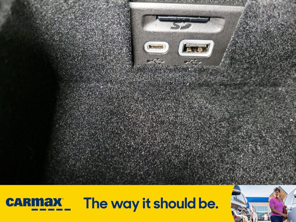 Vehicle image 28 of 29