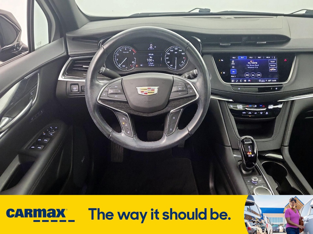 Vehicle image 11 of 27