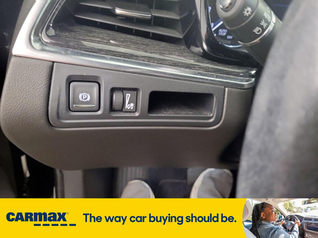Vehicle image 15 of 27