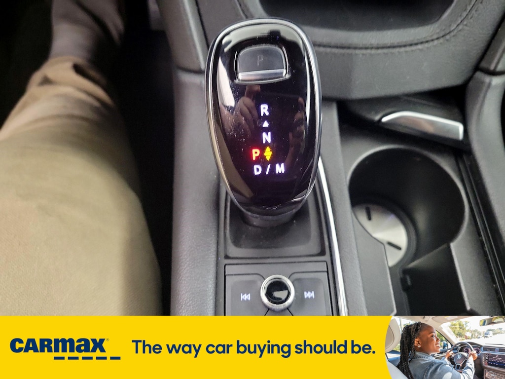 Vehicle image 21 of 27
