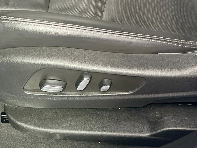 Vehicle image 13 of 31