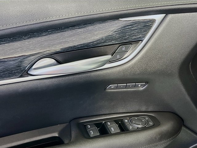 Vehicle image 14 of 31
