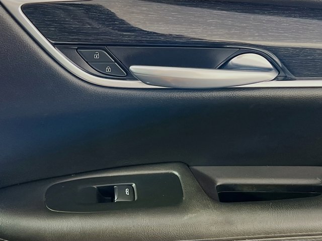 Vehicle image 28 of 31