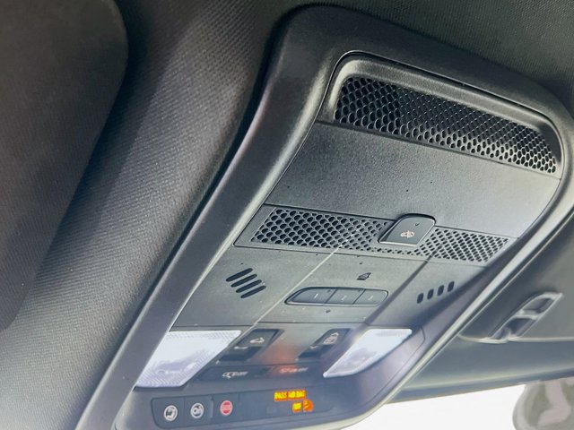 Vehicle image 18 of 31