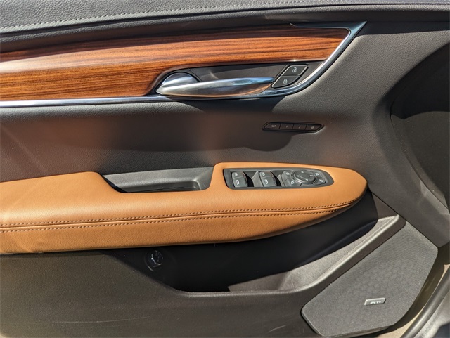 Vehicle image 21 of 28