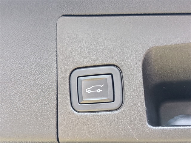 Vehicle image 22 of 28
