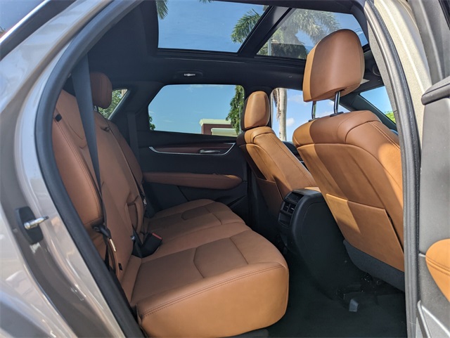 Vehicle image 8 of 28